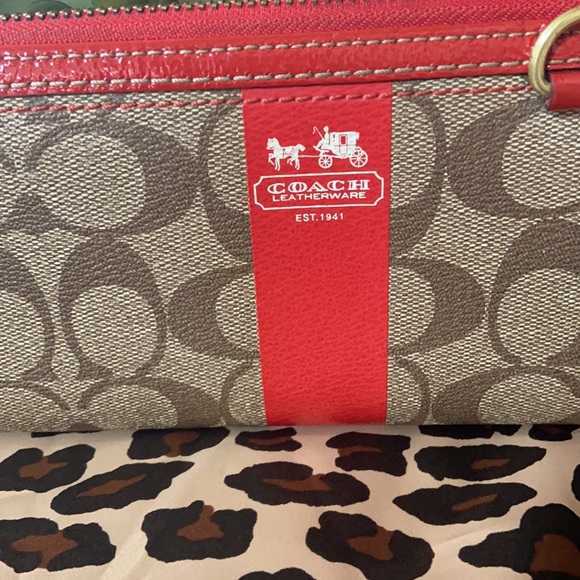 Women’s Coach Heritage Stripe long zip wallet. - Picture 2 of 7